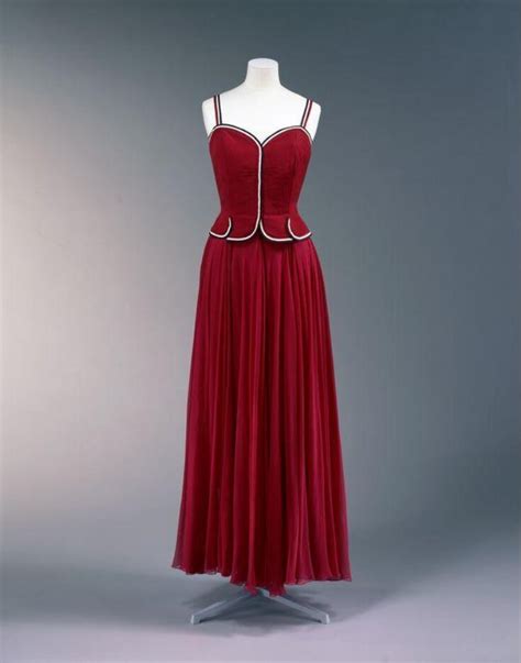 cuanto cuesta un vestido de coco chanel|Chanel dresses.